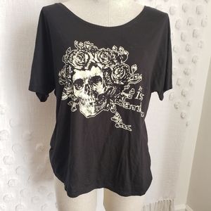 Skull & Rose's t-shirt